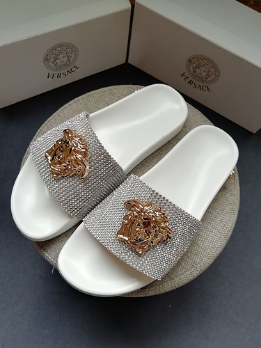 Mixed Brand Slippers Unisex ID:202004a80